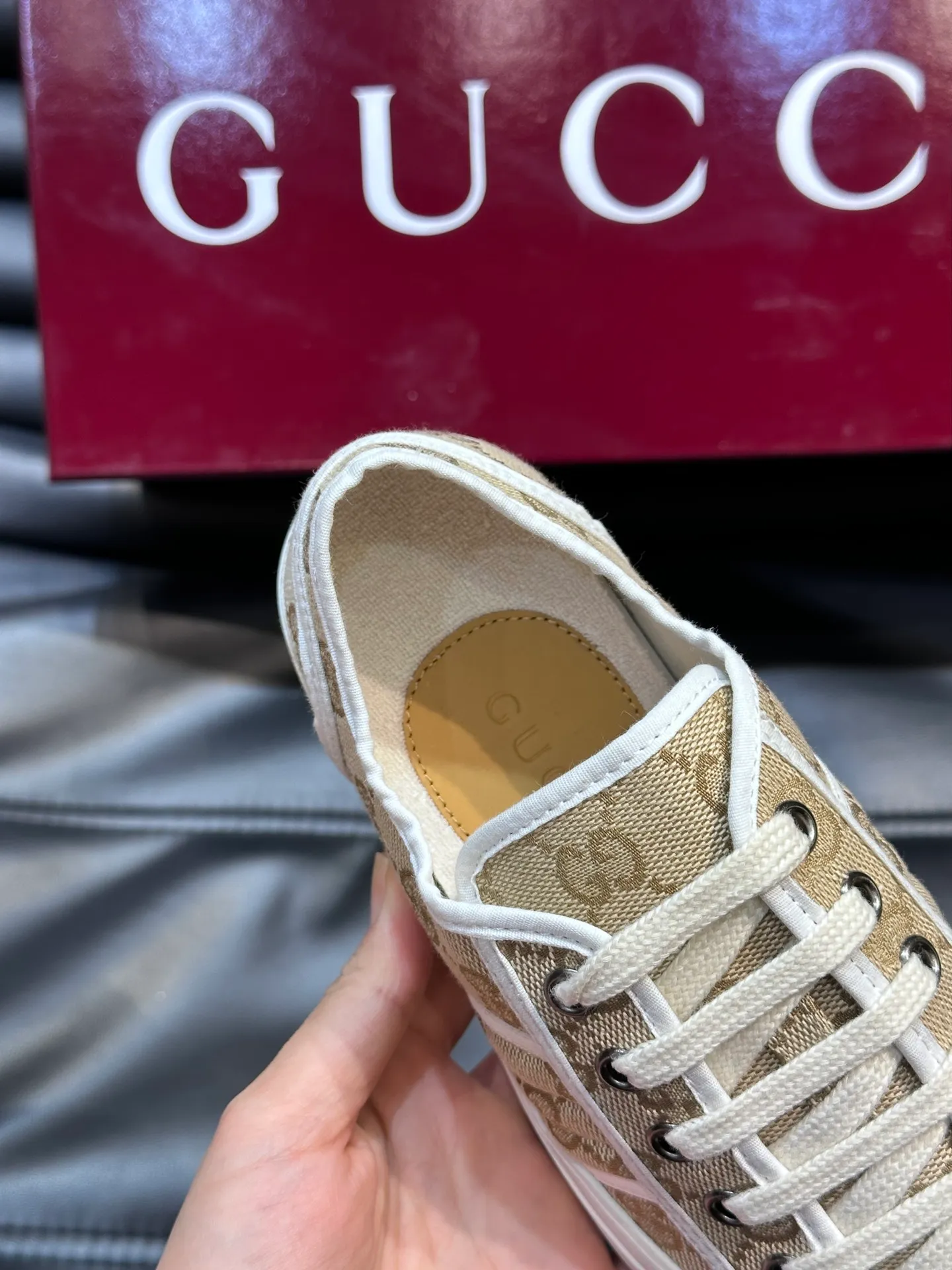 Men's shoes 💰p360 "GUUC*" Couple model 👫GG printed canvas sneakers, this sneaker is from the Gucci Lido series, and its design is inspired by the summer style and beach clubs of the Italian coast. The early autumn series reinterprets the brand's classic design elements and exquisite patterns from a modern perspective. These low-top sneakers are crafted from the brand's original fabric, the classic GG printed canvas, with a slightly distressed effect around the rubber sole. The GG pattern and logo are cleverly integrated into the sole, and the toe is embellished with an embossed Gucci logo. The towel insoles are decorated with brand logo leather labels, are light, comfortable and breathable for the feet, and come with a full set of original packaging! Size: Female 35-40 Male 38-45 (46 customized)